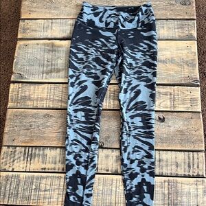 Nike Black and Gray Patterned Leggings